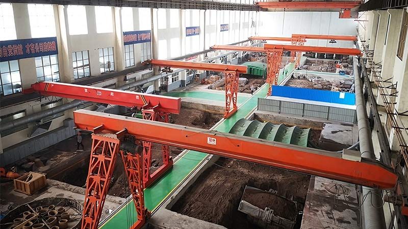 Large-scale molding and pouring of steel casting